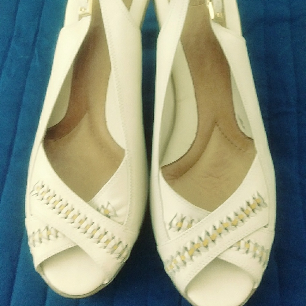 Nuture Off White Tan Peep Toe Sling Back Pumps size 11M